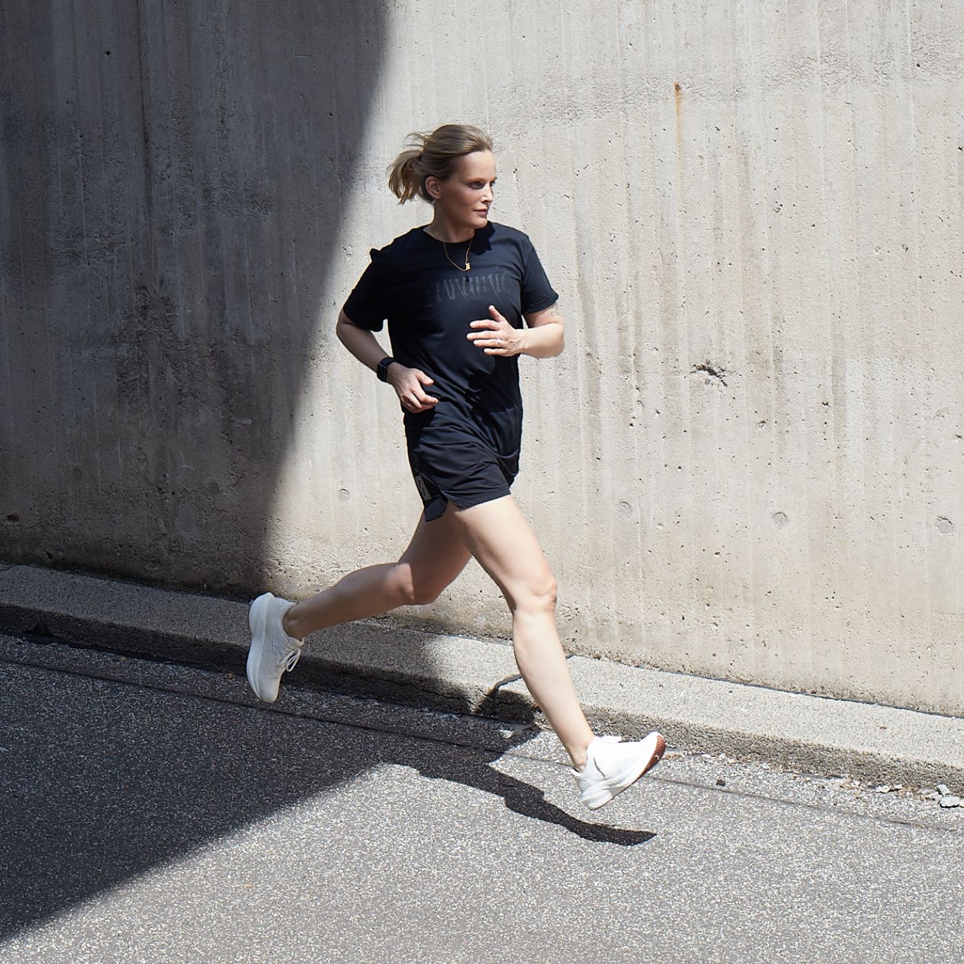 Bouncy Cotton Running Shorts, Damen, schwarz