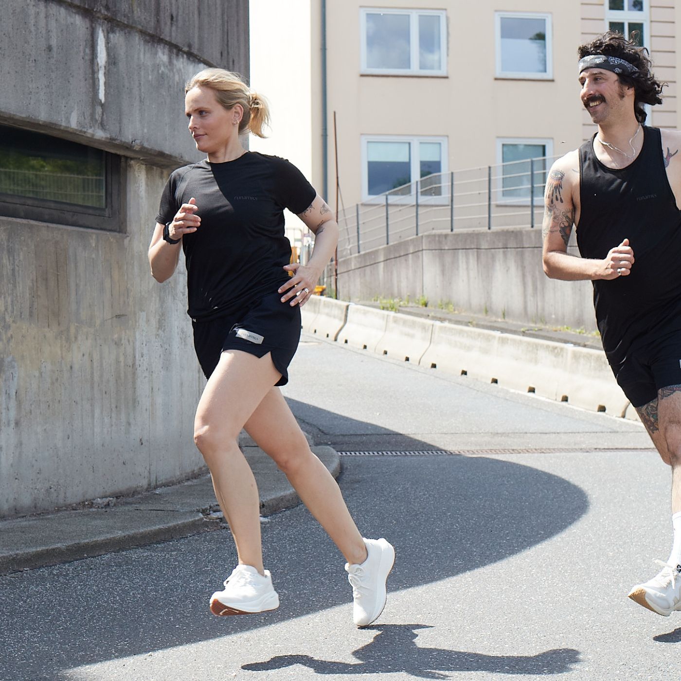 Bouncy Cotton Running Shorts, Damen, schwarz