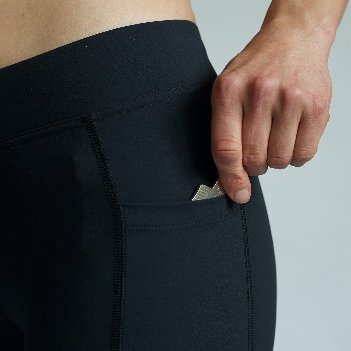 Kurze Lauftights Damen, schwarz, mit Tasche