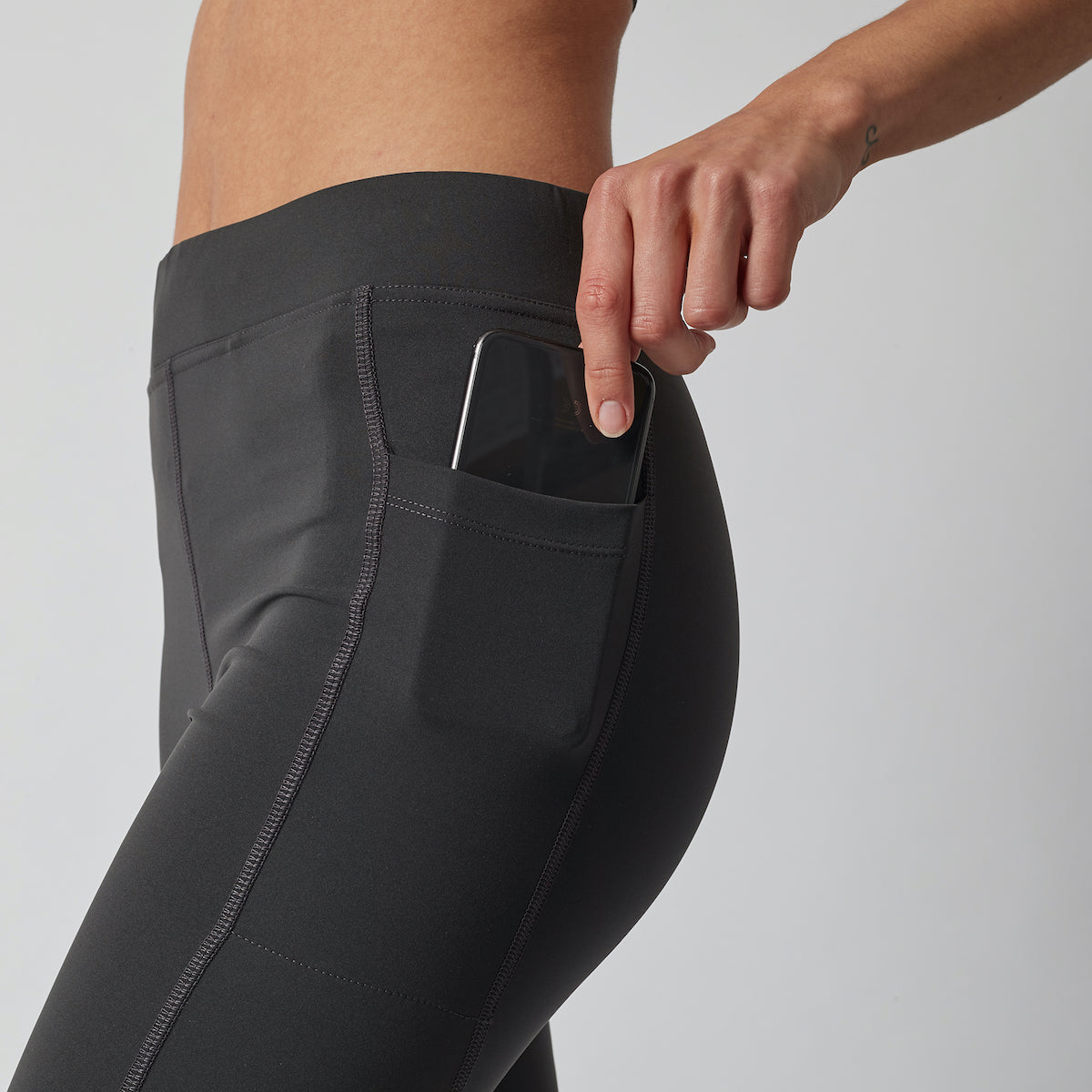 Lange Lauftights Damen, schwarz, mit Tasche – runamics